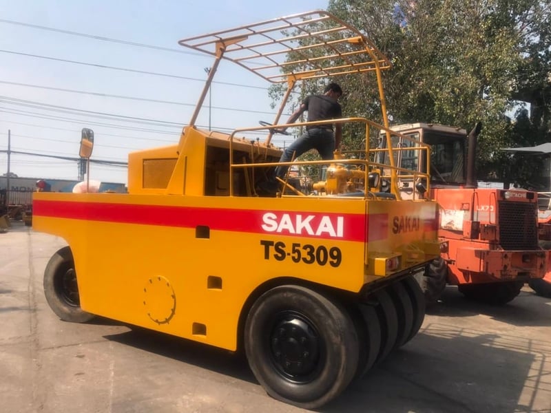 รถบดล้อยางsakai ts9ใช้งานดี มีทะเบียน ราคา4.5แสน