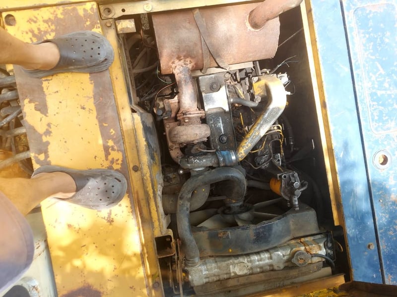 ขายรถเเม็คโครkomatsu pc120-5ใช้งานได้ ใบซื้อขายราคา300,000คา