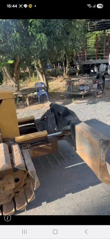 รถแทรกเตอร์komatsu D20p-5ตีนเป็ด ใบมีดสไล้  ใช้งานดีราคา165,000