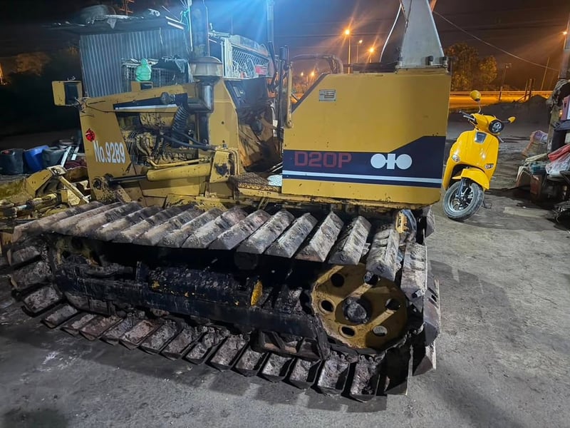 รถแทรกเตอร์komatsu D20p-6 ตีนเป็ด ใบมีดสไล้ ใช้งานดี ราคา2.6แสน