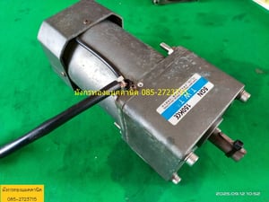 มอเตอร์เกียร์ ขนาด 60W  ใช้ไฟบ้าน 220V  ความเร็วรอบ 9 รอบต่อนาที ใช้งานได้ปกติ ราคา 1,000 บาทไม่รวมส่ง