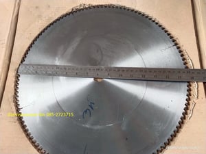 ใบเลื่อยวงเดือน ใบเลื่อยตัดไม้คาร์ไบด์ ยี่ห้อ KANEFUSA ขนาด 16 นิ้ว (405 มม.) รูใน 25.4 มม. หนา 2.5 มม. ฟันเลื่อย 120 ฟัน ตำหนิฟันคาร์ไบด์บาง 3 ฟันตามภาพ ราคา 800 บาทไม่รวมส่ง มี 1 อัน ใบเลื่อยวงเดือน ใบเลื่อยตัดไม้คาร์ไบด์ ยี่ห้อ KANEFUSA ขนาด 16 นิ้ว (405 มม.) รูใน 25.4 มม. หนา 2.5 มม. ฟันเลื่อย 120 ฟัน ตำหนิฟันคาร์ไบด์บาง 3 ฟันตามภาพ ราคา 800 บาทไม่รวมส่ง มี 1 อัน