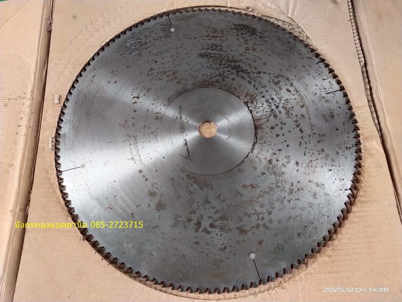 ใบเลื่อยวงเดือน ใบเลื่อยตัดไม้คาร์ไบด์ ยี่ห้อ KANEFUSA ขนาด 16 นิ้ว (405 มม.) รูใน 25.4 มม. หนา 2.5 มม. ฟันเลื่อย 120 ฟัน มีสนิมตามภาพ  คาร์ไบด์ครบทุกฟัน ราคา 950 บาทไม่รวมส่ง มี 1 อัน