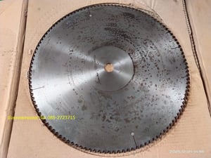 ใบเลื่อยวงเดือน ใบเลื่อยตัดไม้คาร์ไบด์ ยี่ห้อ KANEFUSA ขนาด 16 นิ้ว (405 มม.) รูใน 25.4 มม. หนา 2.5 มม. ฟันเลื่อย 120 ฟัน มีสนิมตามภาพ  คาร์ไบด์ครบทุกฟัน ราคา 950 บาทไม่รวมส่ง มี 1 อัน