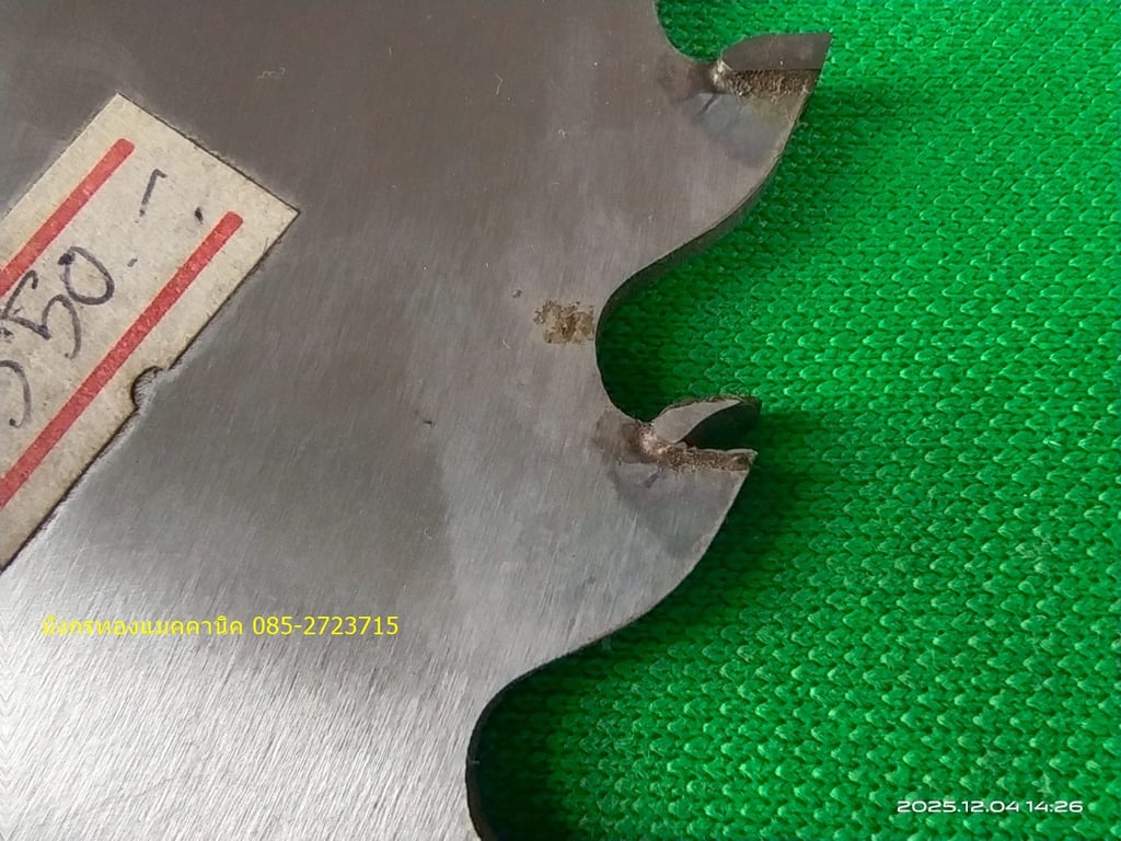 ใบเลื่อยวงเดือน ใบเลื่อยตัดไม้คาร์ไบด์ ยี่ห้อ KANEFUSA ขนาด 12 นิ้ว (305 มม.) รูใน 90 มม. หนา 2.5 มม. ฟันเลื่อย 50 ฟัน ตำหนิ 1 จุดตามภาพ คาร์ไบด์ครบทุกฟัน ราคา 350 บาทไม่รวมส่ง มี 1 อัน ใบเลื่อยวงเดือน ใบเลื่อยตัดไม้คาร์ไบด์ ยี่ห้อ KANEFUSA ขนาด 12 นิ้ว (305 มม.) รูใน 90 มม. หนา 2.5 มม. ฟันเลื่อย 50 ฟัน ตำหนิ 1 จุดตามภาพ คาร์ไบด์ครบทุกฟัน ราคา 350 บาทไม่รวมส่ง มี 1 อัน