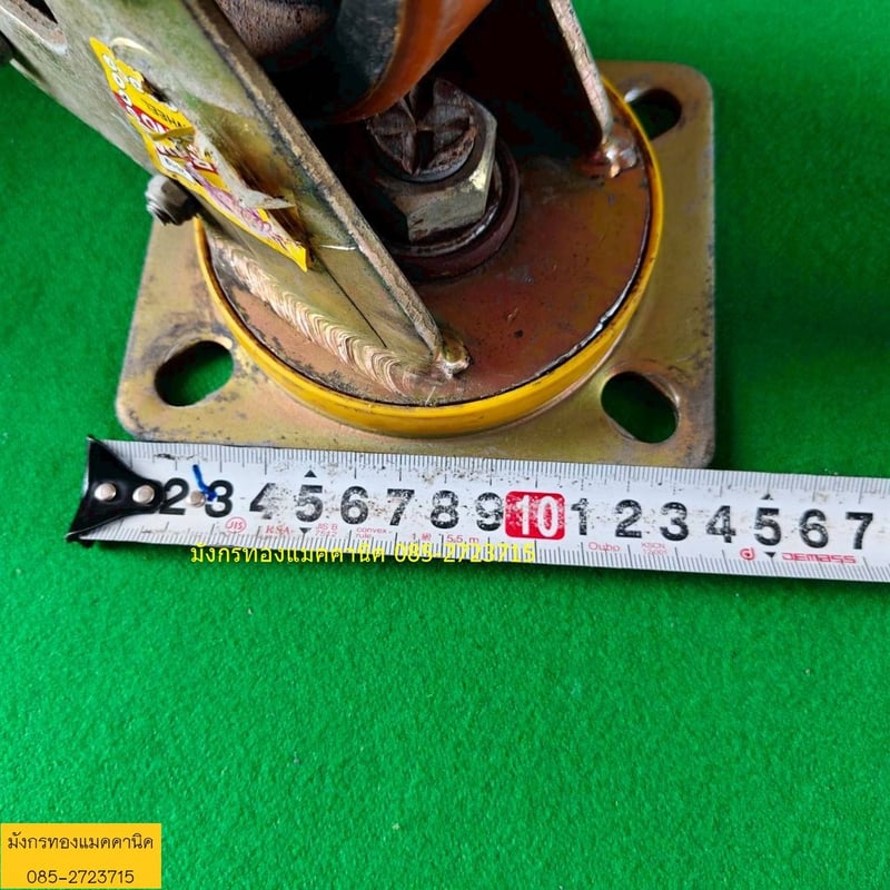 ลูกล้อโพลียูรีเทน ขนาด 5 นิ้ว ล้อหมุนมีเบรก 2 ล้อ โครงล้อหนามาก แข็งแรง รับน้ำหนักได้ดี ยางยังสภาพดี มีรอยการใช้งาน ล้อคนละรุ่น ความสูงล้อต่างกันบ้าง ชุดละ 850 บาทไม่รวมส่ง มี 1 ชุด