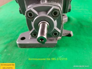 เกียร์ทด GONG TZYH  อัตราทด 1 ต่อ 60 เพลาเข้า 12 มม. ออก 25 มม. ตำหนิแตกตรงฐานล่าง 1 จุด เกียร์ใช้ได้ปกติ ราคา 900 บาทไม่รวมส่ง