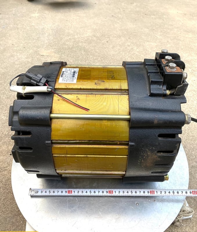 มอเตอร์ indution moter ยี่ห้อ HITACHI 48V ขนาด 12kW(16 แรง) สภาพสวย ถอดจากรถโฟล์คลิฟท์ ไม่มีกล่อง ขายตามสภาพไม่ได้ลอง ราคา 12,000 บาทไม่รวมส่ง