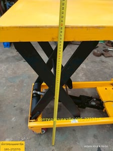 รถเข็นโต๊ะยกสูง  Table lift  รับน้ำหนักประมาณ 300 ก.ก. ขนาดหน้าโต๊ะ 50x81.5 ซม. ยกได้สูงจากพื้น 90 ซม.   ระบบไฮดรอลิกใช้งานได้ปกติ ลูกล้อลื่นดี  สภาพพร้อมใช้งาน ราคา 5,500 บาทไม่รวมส่ง