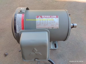 มอเตอร์มิตซูบิชิ ขนาด 1 แรง ใช้ไฟสามเฟส 220 380V  ความเร็วรอบ 1400 รอบต่อนาที ขดลวดเดิม หมุนนิ่ม เก็บสีใหม่พร้อมใช้งาน ราคา 1,600 บาทไม่รวมส่ง