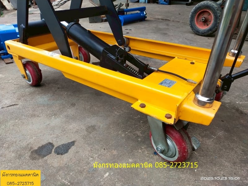 รถเข็นโต๊ะยกสูง  Table lift  รับน้ำหนักประมาณ 300 ก.ก. ขนาดหน้าโต๊ะ 50x81.5 ซม. ยกได้สูงจากพื้น 90 ซม.   ระบบไฮดรอลิกใช้งานได้ปกติ ลูกล้อลื่นดี  สภาพพร้อมใช้งาน ราคา 5,500 บาทไม่รวมส่ง