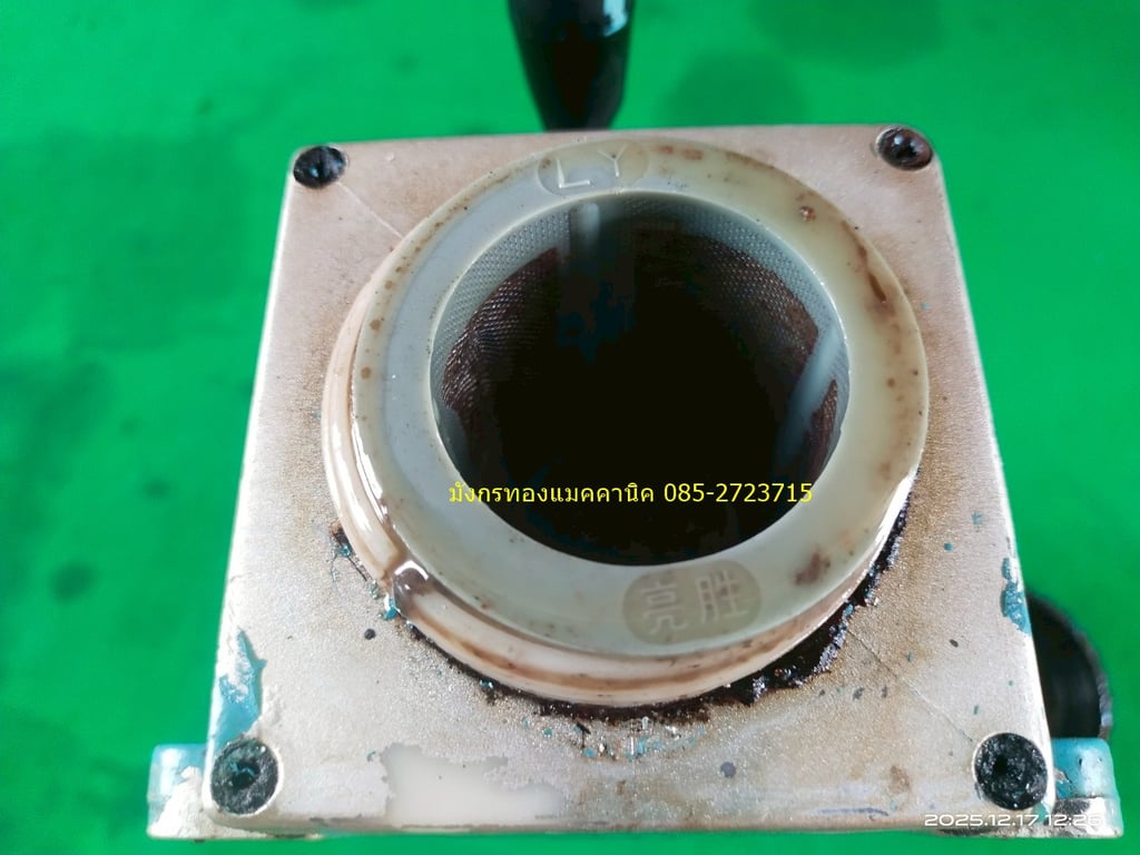 ปั๊มน้ำมันหล่อลื่นแบบมือโยก ยี่ห้อ LY ขนาดกระป๋อง 1 ลิตร มีช่องมองระดับน้ำมัน กระป๋องอลูมิเนียมหนา แข็งแรง ปั๊มโยกยังใช้งานได้ปกติ ช่องน้ำมันออกด้านข้างกระป๋อง ตัวละ 600 บาทไม่รวมส่ง มี 2 ตัว ปั๊มน้ำมันหล่อลื่นแบบมือโยก ยี่ห้อ LY ขนาดกระป๋อง 1 ลิตร มีช่องมองระดับน้ำมัน กระป๋องอลูมิเนียมหนา แข็งแรง ปั๊มโยกยังใช้งานได้ปกติ ช่องน้ำมันออกด้านข้างกระป๋อง ตัวละ 600 บาทไม่รวมส่ง มี 2 ตัว