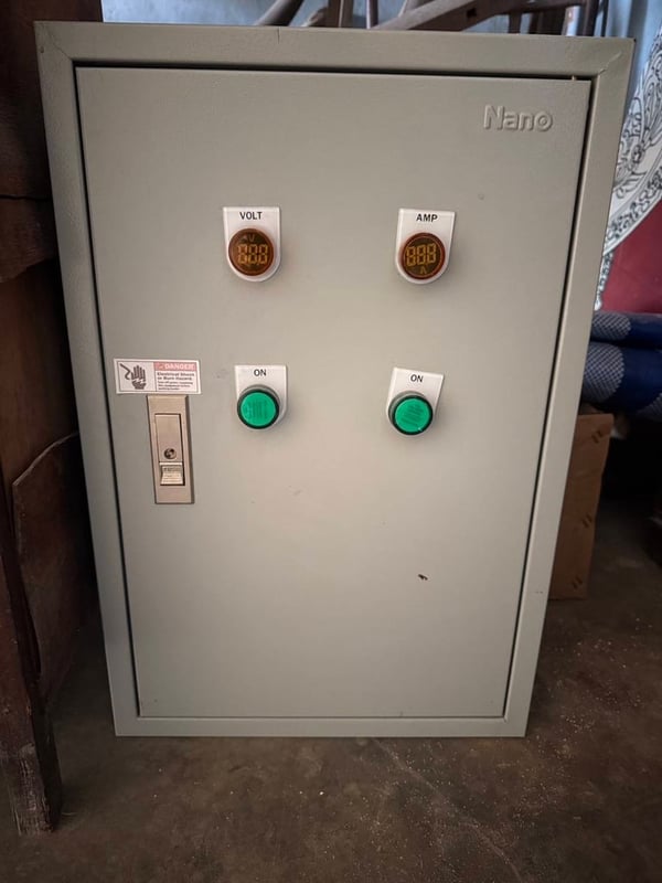 ตู้คอนโทรล มีอุปกรณ์ตามภาพ ของใหม่  ยังไม่ได้ใช้งาน 3,500 บาทไม่รวมส่ง