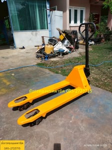 	 แฮนด์ลิฟท์ ขนาดกว้าง 54 ซม. ยาว 115 ซม. ล้อลื่นดี ยกสูงสุดได้ 18 ซม. สภาพดี ใช้งานได้ดีปกติ ราคา 3,900 บาทไม่รวมส่ง มีหน้าร้านอยู่เมืองนครสวรรค์ค่ะ