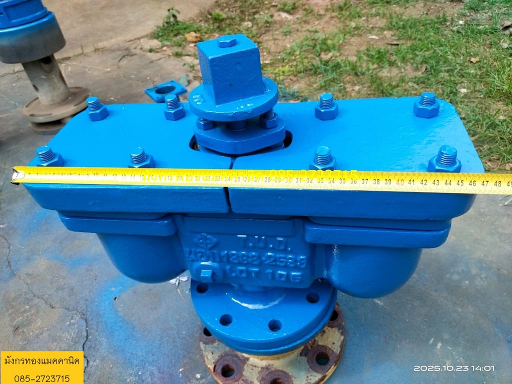 แอร์วาล์ว (Air Valve) หรือวาล์วระบายอากาศ ใช้ระบายอากาศที่สะสมอยู่ในระบบท่อ และเติมอากาศเพื่อป้องกันการเกิดสุญญากาศในท่อ ช่วยป้องกันการสะสมของก้อนอากาศที่อาจขัดขวางการไหลของน้ำ ทำให้ท่อไม่แตกร้าว และป้องกันไม่ให้เกิดแรงดูดสิ่งสกปรกจากภายนอกเข้าไปในท่อ  ขนาด 4 นิ้ว(100 mm.) อุปกรณ์เหล็กหล่อ มอก. บอลค