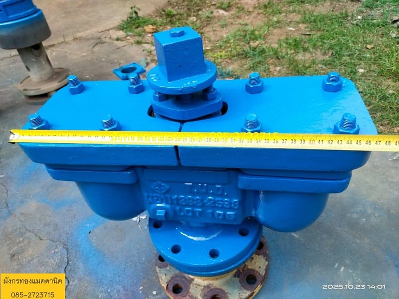 แอร์วาล์ว (Air Valve) หรือวาล์วระบายอากาศ ใช้ระบายอากาศที่สะสมอยู่ในระบบท่อ และเติมอากาศเพื่อป้องกันการเกิดสุญญากาศในท่อ ช่วยป้องกันการสะสมของก้อนอากาศที่อาจขัดขวางการไหลของน้ำ ทำให้ท่อไม่แตกร้าว และป้องกันไม่ให้เกิดแรงดูดสิ่งสกปรกจากภายนอกเข้าไปในท่อ ขนาด 4 นิ้ว(100 mm.) อุปกรณ์เหล็กหล่อ มอก. บอลค แอร์วาล์ว (Air Valve) หรือวาล์วระบายอากาศ ใช้ระบายอากาศที่สะสมอยู่ในระบบท่อ และเติมอากาศเพื่อป้องกันการเกิดสุญญากาศในท่อ ช่วยป้องกันการสะสมของก้อนอากาศที่อาจขัดขวางการไหลของน้ำ ทำให้ท่อไม่แตกร้าว และป้องกันไม่ให้เกิดแรงดูดสิ่งสกปรกจากภายนอกเข้าไปในท่อ ขนาด 4 นิ้ว(100 mm.) อุปกรณ์เหล็กหล่อ มอก. บอลค