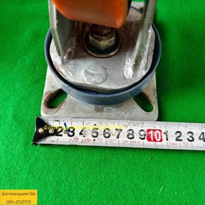 ลูกล้อโพลียูรีเทน ขนาด 6 นิ้ว ล้อหมุน 2 ล้อ โครงล้อหนามาก แข็งแรง รับน้ำหนักได้ดี ยางยังสภาพดี มีรอยการใช้งาน 