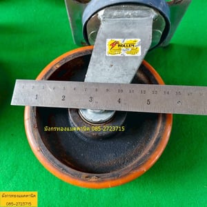 ลูกล้อโพลียูรีเทน ขนาด 6 นิ้ว ล้อหมุน 2 ล้อ โครงล้อหนามาก แข็งแรง รับน้ำหนักได้ดี ยางยังสภาพดี มีรอยการใช้งาน 