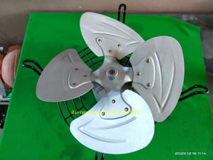 พัดลมระบายอากาศ ขนาด 16 นิ้ว  ใช้ไฟสามเฟส 220 380V ใบพัดอลูมิเนียม ลมแรงปานกลาง  สภาพสวย ราคา 1,200 บาทไม่รวมส่ง