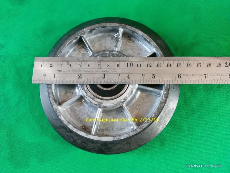 ลูกล้อเครื่องจักร ขนาด 6 นิ้ว โครงอลูมิเนียม ลูกปืนด้านใน 2 ตลับ ล้อเนื้อยางแน่น  สภาพสวย ใช้งานน้อย จัดชุด 4 ล้อ 400 บาทไม่รวมส่ง มี 8 ชุด