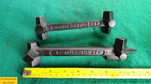 Metric sump plug key ที่ขันน็อตอ่างน้ำมันเครื่อง ยี่ห้อ jonnesway ของใหม่เก่าเก็บ สภาพดี ไม่มีสนิม ราคาชุดละ 100 บาทไม่รวมส่ง (1 ชุด มีสองชิ้นตามภาพค่ะ) มี 60 ชุดค่ะ