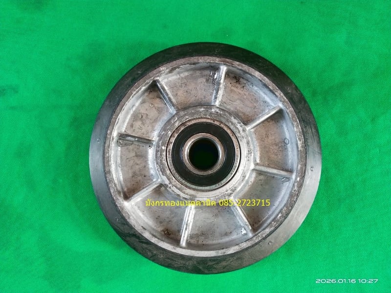 ลูกล้อเครื่องจักร ขนาด 6 นิ้ว โครงอลูมิเนียม ลูกปืนด้านใน 2 ตลับ ล้อเนื้อยางแน่น  สภาพสวย ใช้งานน้อย จัดชุด 4 ล้อ 400 บาทไม่รวมส่ง มี 8 ชุด