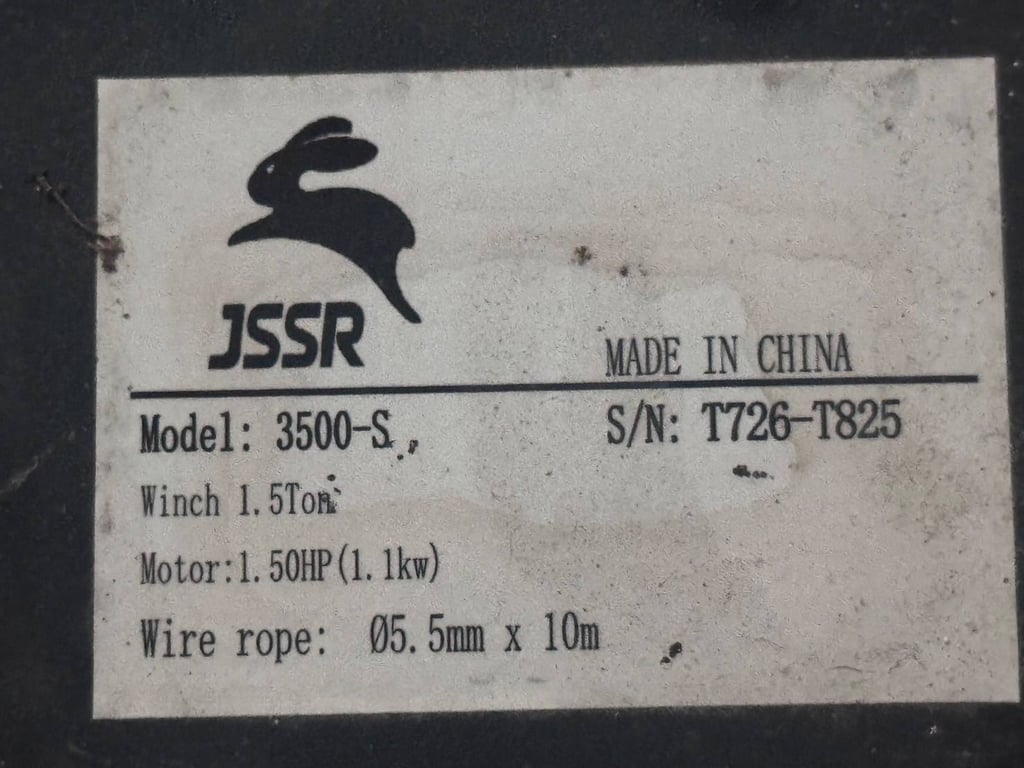 รอกไฟดีซี 12V  รุ่น 3500-S ขนาด 1.5 แรง รับน้ำหนักได้ 1.5 ตัน  สภาพดี ใช้งานได้ปกติ  ราคา 3,500 บาทไม่รวมส่ง