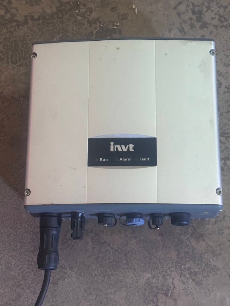 อินเวอร์เตอร์โซล่าเซลล์ ยี่ห้อ INVT รุ่น MG3KTL  3000W  สภาพใหม่เก่าเก็บ ใช้งานได้ปกติ ราคา 15,000 บาทไม่รวมส่ง