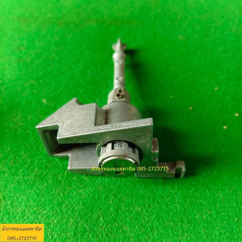 ชุดกุญแจรถยนต์ Honda กุญแจรีโมท กุญแจสองดอกตามภาพ ไม่ทราบรุ่น สภาพใหม่มาก ชุดตามภาพ 1,500 บาทไม่รวมส่ง