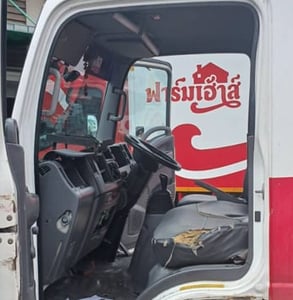ISUZU NLR รถบรรทุก 4ล้อ ตู้แห้ง ปี2014 ISUZU NLR รถบรรทุก 4ล้อ ตู้แห้ง ปี2014