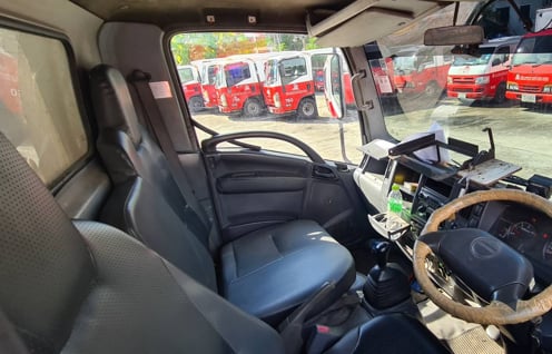 ISUZU NLR รถบรรทุก 4ล้อ ตู้แห้ง ปี2010 ISUZU NLR รถบรรทุก 4ล้อ ตู้แห้ง ปี2010