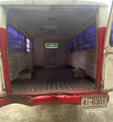 ISUZU NLR รถบรรทุก 4ล้อ ตู้แห้ง ปี2010 ISUZU NLR รถบรรทุก 4ล้อ ตู้แห้ง ปี2010