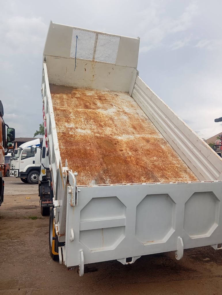 ISUZU FRR 210แรงม้า รถบรรทุก 6ล้อ ดั้มพ์ ปี59
