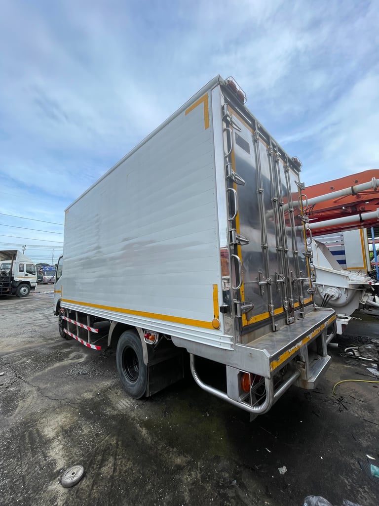 ISUZU NPR 150แรงม้า รถบรรทุก 6ล้อ ตู้เย็น ปี64