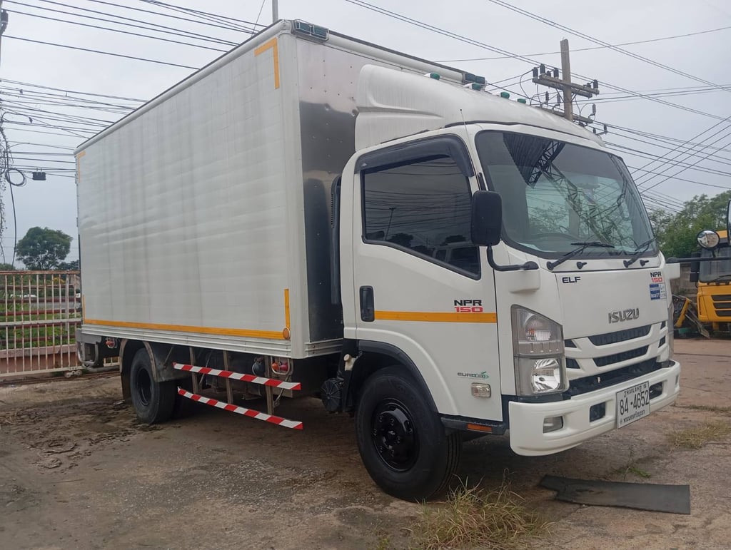 ISUZU NPR 150แรงม้า รถบรรทุก 6ล้อ ตู้เปียก ปี64