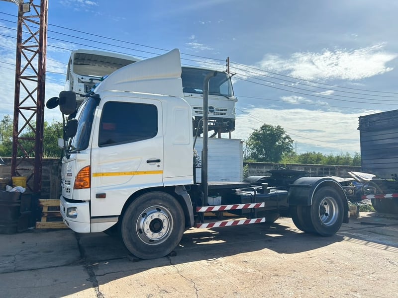 HINO FG 212แรงม้า รถบรรทุก 6ล้อ หัวลาก  ปี48