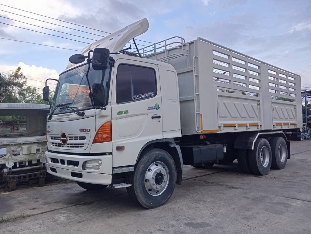 HINO FM 245แรงม้า รถบรรทุก 10ล้อ กระบะคอกสูง ปี2554 HINO FM 245แรงม้า รถบรรทุก 10ล้อ กระบะคอกสูง ปี2554