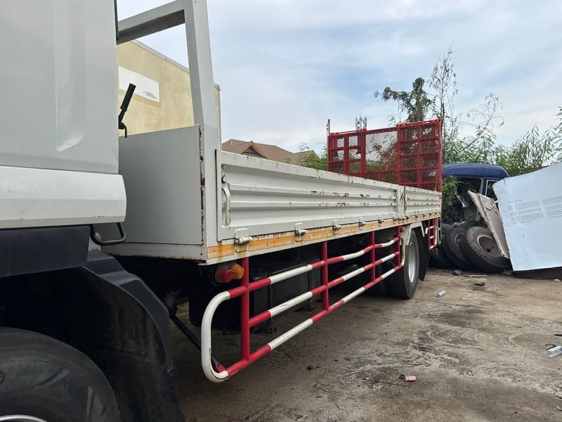 ISUZU FTR 240แรงม้า รถบรรทุก 6ล้อ กระบะเหล็ก ปี2556
