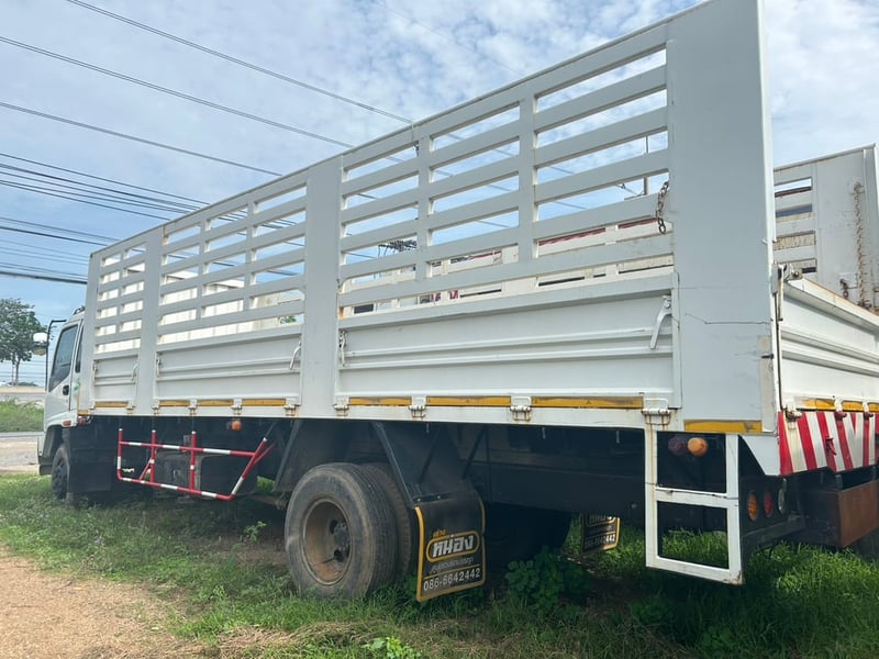 ISUZU FTR 180แรงม้า รถบรรทุก 6ล้อ ISUZU FTR 180แรงม้า รถบรรทุก 6ล้อ