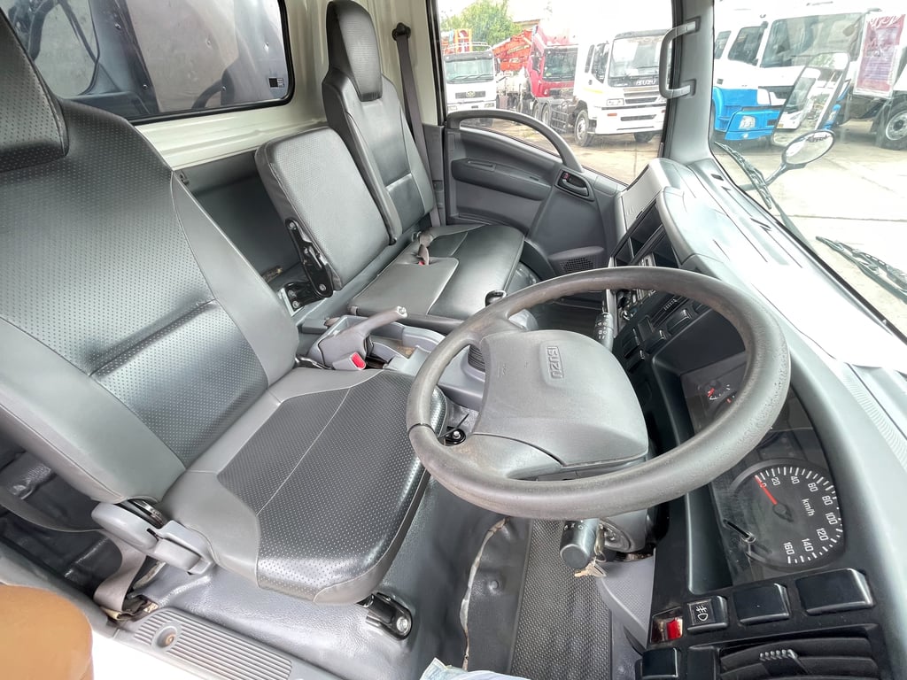 ISUZU NPR 150แรงม้า รถบรรทุก 6ล้อ ตู้เปียก ปี64