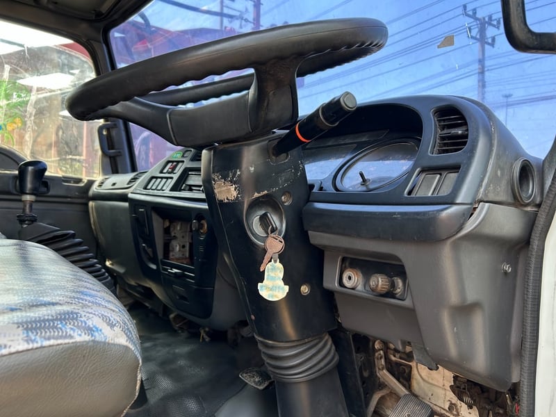 ISUZU FTR 180แรงม้า รถบรรทุก 6ล้อ ISUZU FTR 180แรงม้า รถบรรทุก 6ล้อ