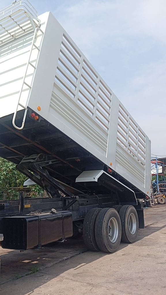 ISUZU FXZ 360แรงม้า รถบรรทุก 10ล้อ ดั้มพ์ ปี60 ISUZU FXZ 360แรงม้า รถบรรทุก 10ล้อ ดั้มพ์ ปี60