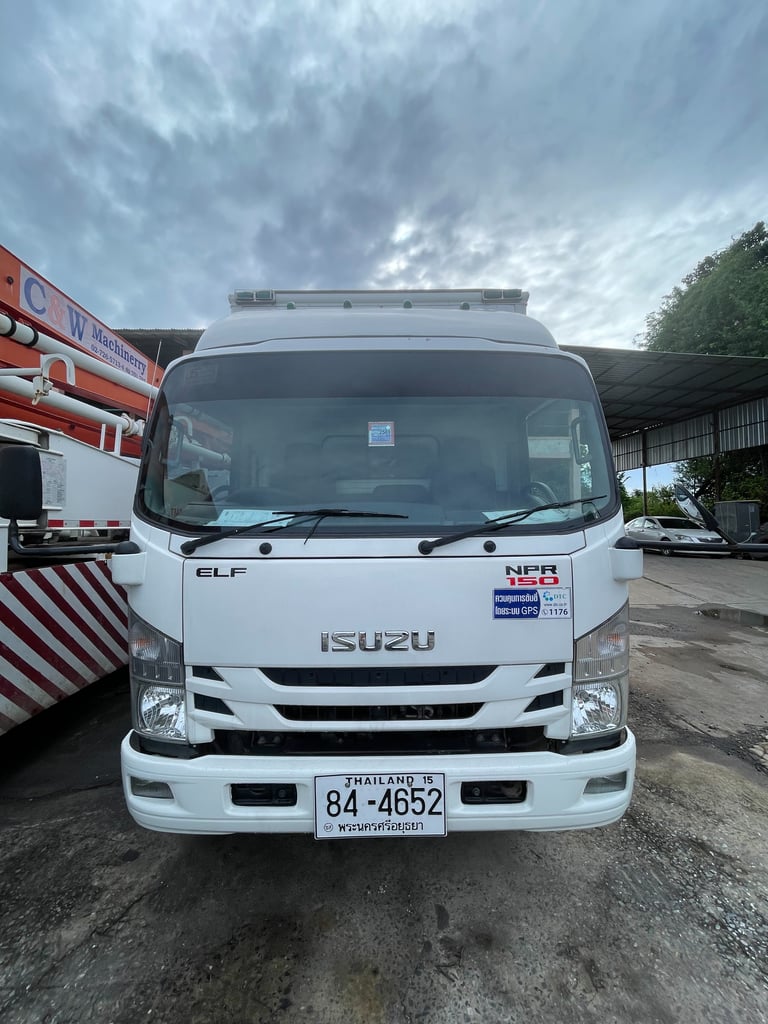 ISUZU NPR 150แรงม้า รถบรรทุก 6ล้อ ตู้เย็น ปี64