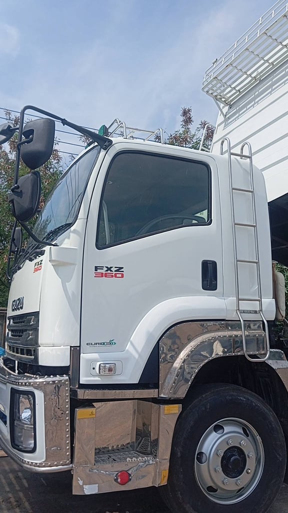 ISUZU FXZ 360แรงม้า รถบรรทุก 10ล้อ ดั้มพ์ ปี60 ISUZU FXZ 360แรงม้า รถบรรทุก 10ล้อ ดั้มพ์ ปี60