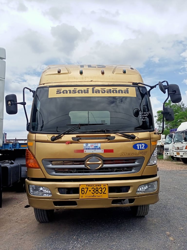 HINO FG 212แรงม้า รถบรรทุก 6ล้อ หัวลาก ปี 2548