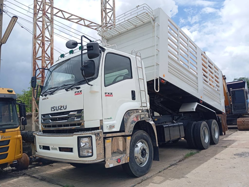 ISUZU FXZ 360แรงม้า รถบรรทุก 10ล้อ ดั้มพ์ ปี2560 ISUZU FXZ 360แรงม้า รถบรรทุก 10ล้อ ดั้มพ์ ปี2560