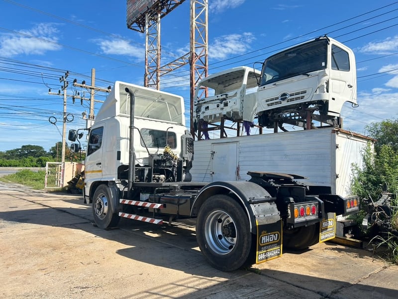 HINO FG 212แรงม้า รถบรรทุก 6ล้อ หัวลาก ปี48 HINO FG 212แรงม้า รถบรรทุก 6ล้อ หัวลาก ปี48