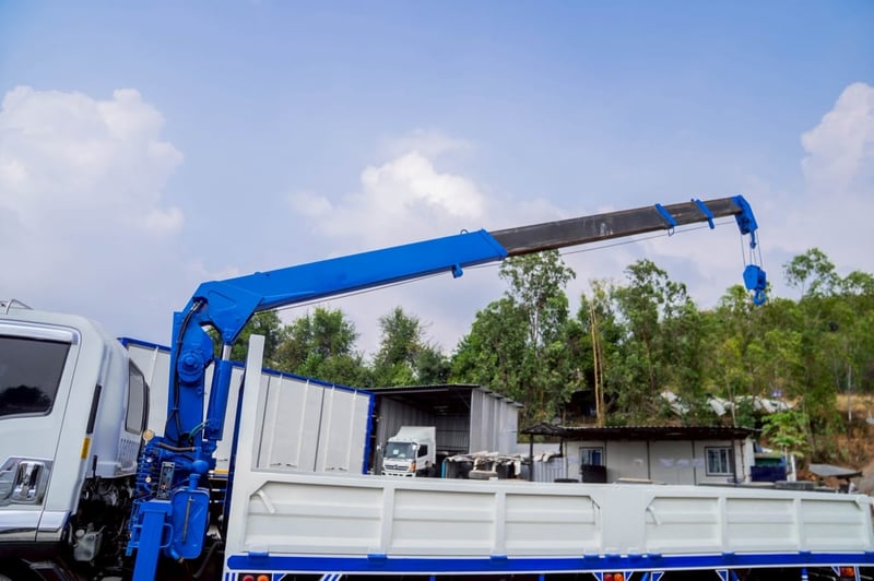 ISUZU FRR 210แรงม้า รถบรรทุก 6ล้อ กระบะเหล็กติดเครน ปี2018 เลขไมล์ 67,220 กม.