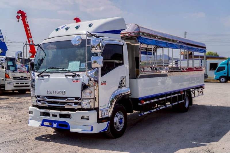 ISUZU FRR 210แรงม้า รถบรรทุก 6ล้อ สองแถว ปี2013