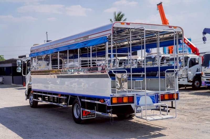 ISUZU FRR 210แรงม้า รถบรรทุก 6ล้อ สองแถว ปี2013